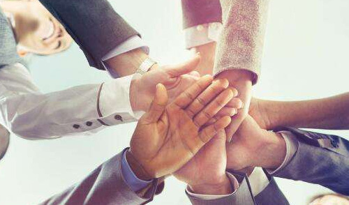 有完整的開發團隊嗎? alt=